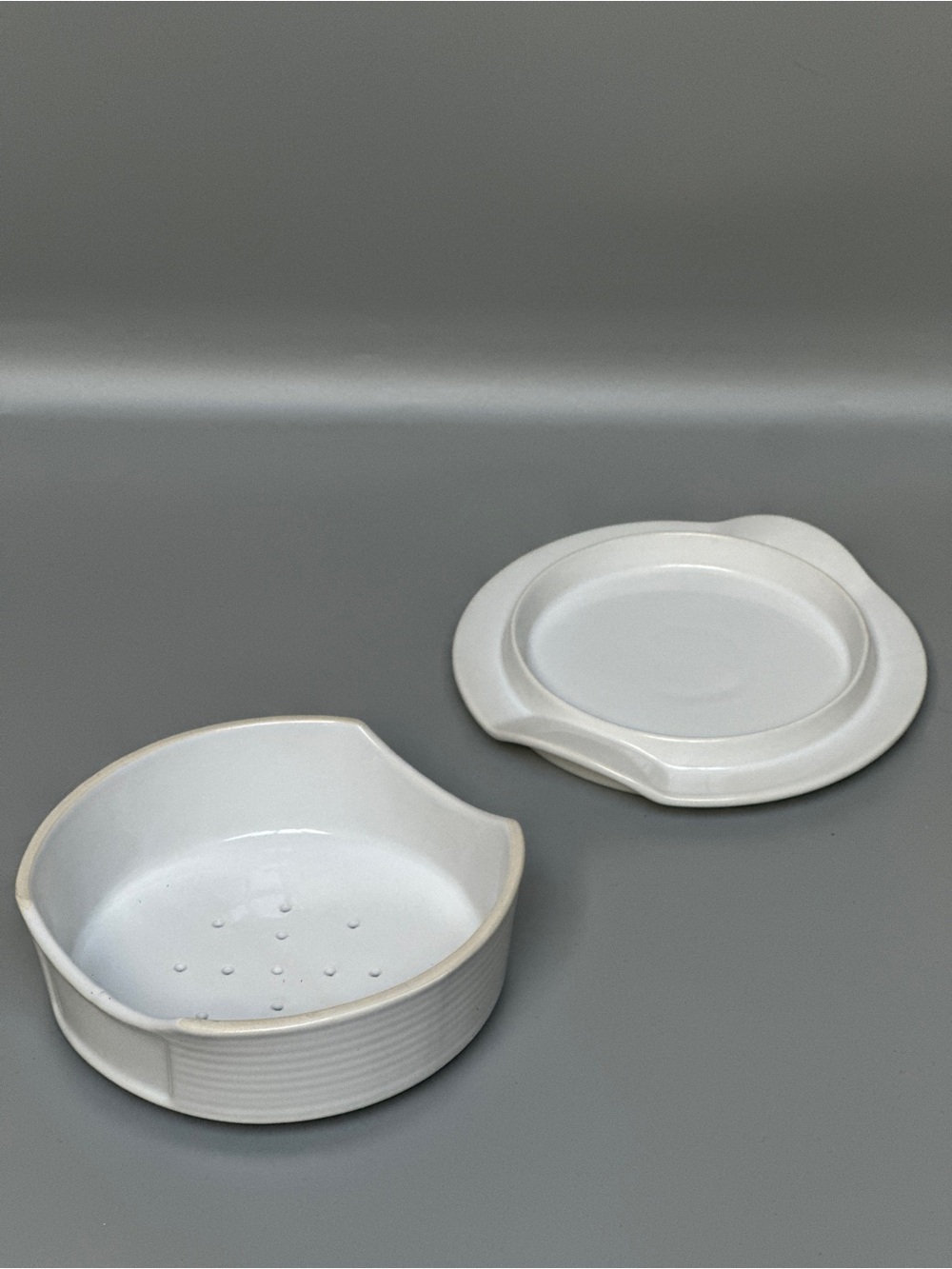 Crate & Barrel White Ceramic Brie Baker with Serving Tray Cheese Baking Dish NWT - Picture 7 of 7